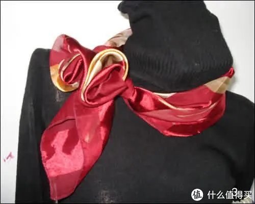 技多不压身!小丝巾的5种经典系法!是时候为女友学起来了!建议收藏!