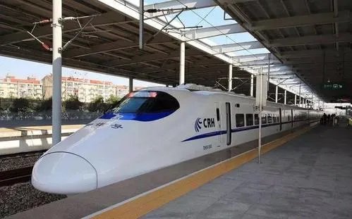 京广高铁部分列车晚点两小时以上，造成晚点的原因是什么？
