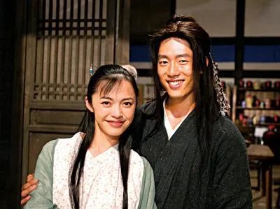 如何看待演员凌潇肃开通微博这一事件?