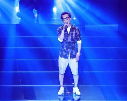 中国好声音李咏唱歌受追捧 倾情献唱四首歌被评委夸赞