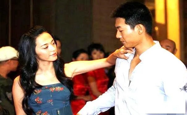 如何看待演员凌潇肃开通微博这一事件?