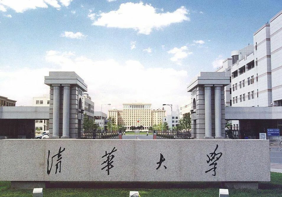 清北本科落户上海引争议,人才引进为何要分三六九等?