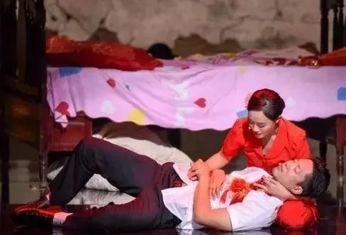 如何看待演员凌潇肃开通微博这一事件?