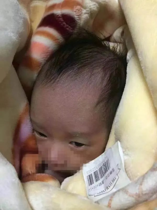 警察脱衣为弃婴取暖,你如何看待警察的行为?
