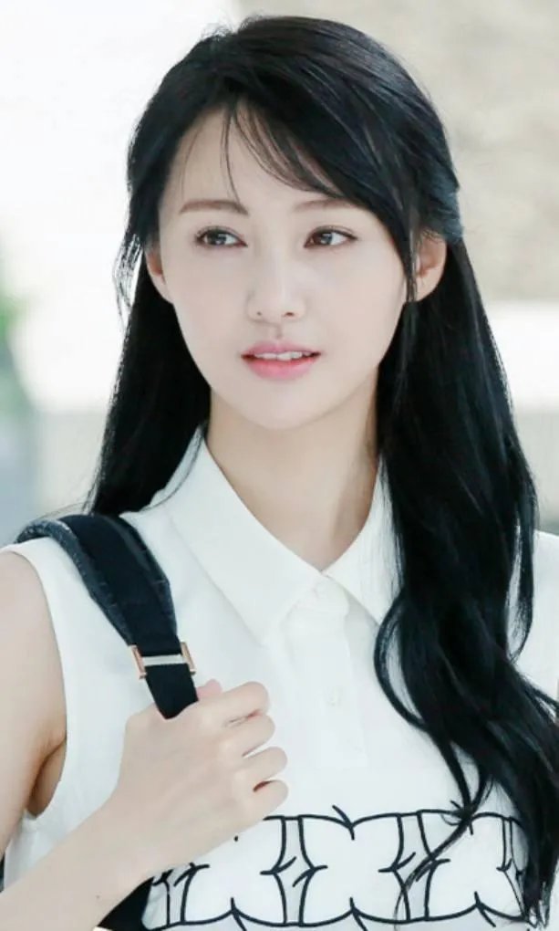 如何看待郑爽在颁奖现场对粉丝的三鞠躬行为?