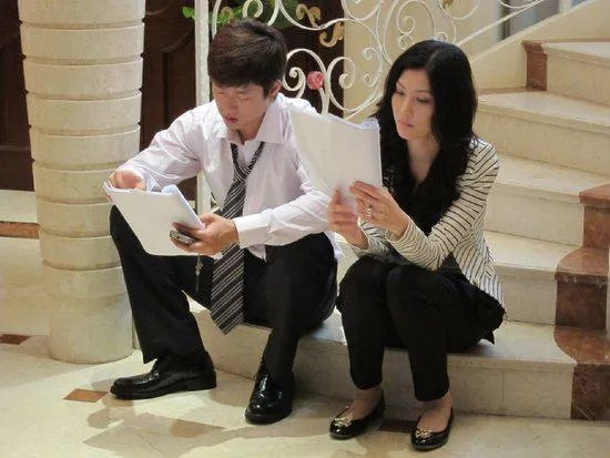 如何看待演员凌潇肃开通微博这一事件?