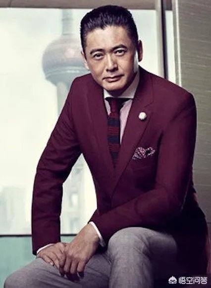 如何看待周润发拍戏受伤缝五针后,又返回片场拍戏的行为?