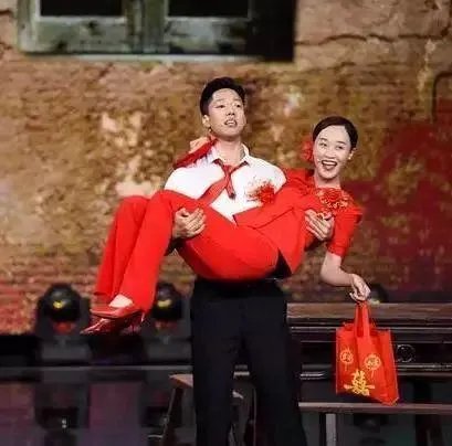 如何看待演员凌潇肃开通微博这一事件?