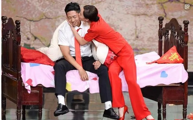 如何看待演员凌潇肃开通微博这一事件?