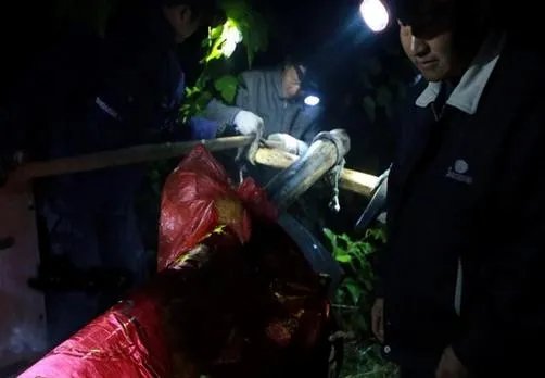 这个村子人死后棺材路边停放7年(组图)