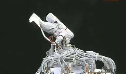 我国首次完成太空行走任务的是神舟几号上的航天员他是谁?