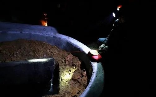 这个村子人死后棺材路边停放7年(组图)