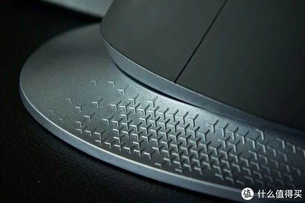 垂直鼠标到底是什么?多彩M618X,让你远离药味猪手的“鼠标手”!