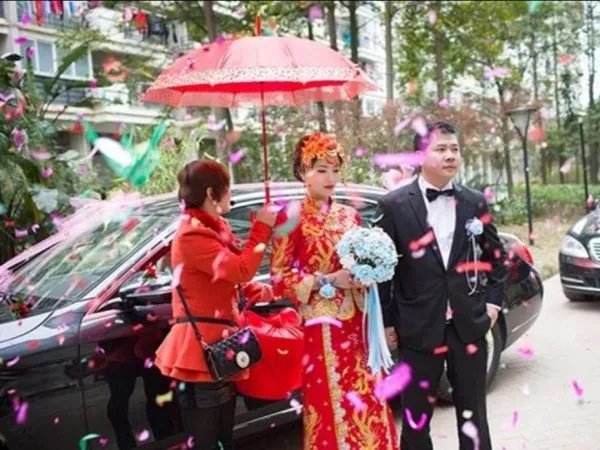 成都小伙接亲要先打麻将，你还知道哪些奇葩的接亲规定？