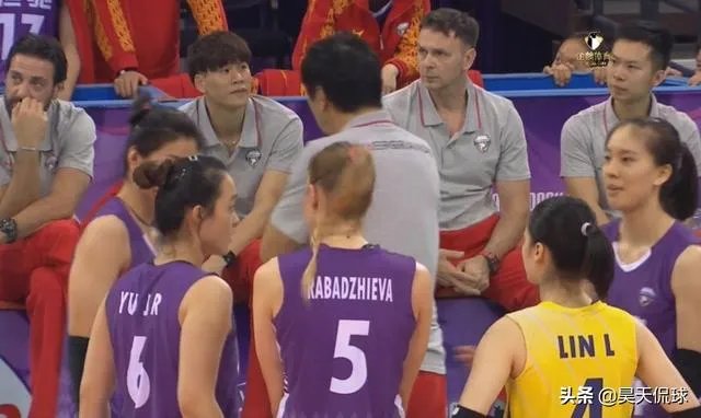 一传不稳、进攻乏力,恒大女排不敌伊萨无缘四强。你怎么看?