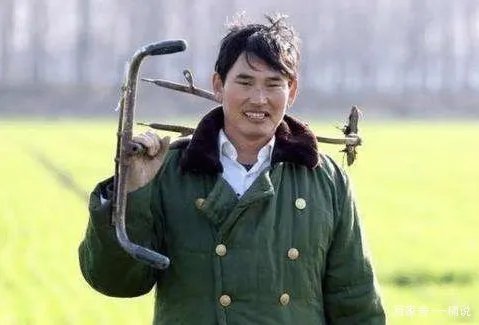大衣哥朱之文是怎样出名的？出名后为何一直没离开村子？