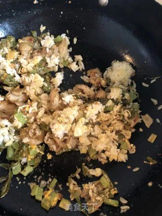 青椒肥肠炒饭