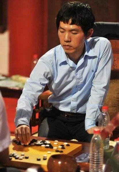 如何评价柯洁20岁5夺世界冠军超越李昌镐纪录？