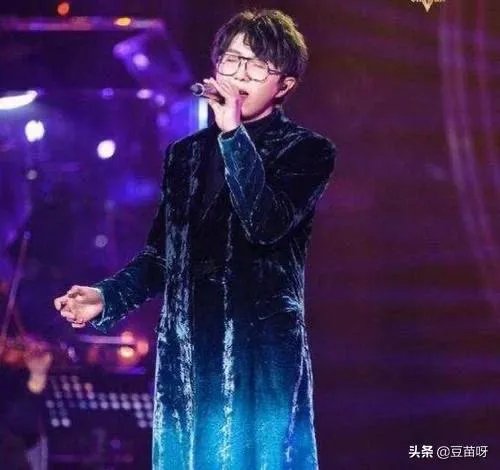 黄霄云会后悔第一期奇袭毛不易那么快吗?哪怕是听一会再奇袭,现在就不会给人一种那么强的针对性了,对吗?