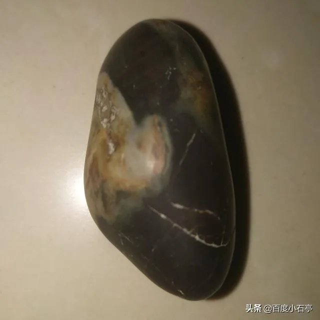 石友们,把你们的新疆和田玉、籽料原石和天然奇石发个图出来让石友们看看学习下?
