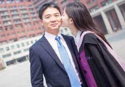 刘强东成功背后的3个女人是谁？