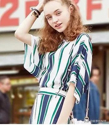 大家能否推荐下适合职场女性的服装品牌?穿上走路带风那种?