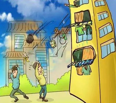 兰州老太从楼上抛撒钞票和衣物是怎么回事?