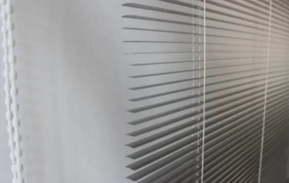 百叶窗帘怎么拉下来啊