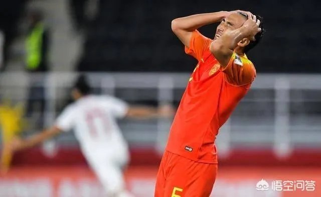 冯潇霆被恒大下放至预备队后，众多体坛大佬纷纷为其鸣不平，这种抱团方式你怎么看？
