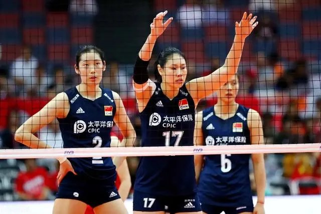 今晚女排3:0战胜俄罗斯,朱婷和李盈盈谁发挥的更好?