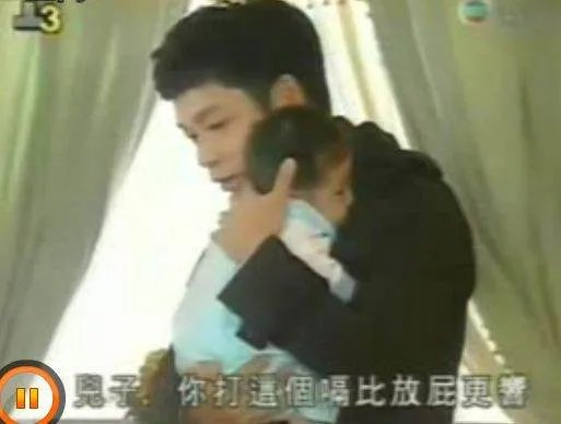 港剧古灵精探A的结局孩子是个女孩,为什么在B变成了男孩?