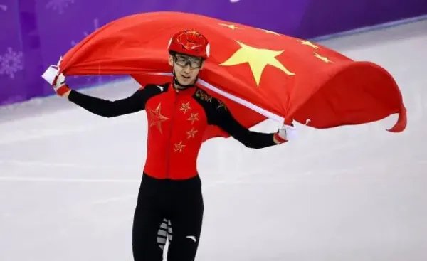 武大靖B组第一无缘卫冕500米，他的出局算不算冷门？