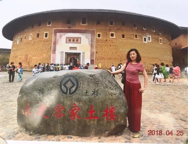 大家能否推荐下适合职场女性的服装品牌?穿上走路带风那种?
