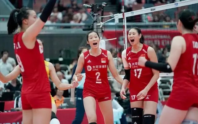 今晚女排3:0战胜俄罗斯,朱婷和李盈盈谁发挥的更好?