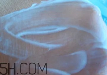 雅芳小黑裙香体乳怎么样?雅芳小黑裙香体乳好用吗?