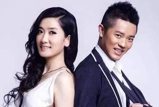 两个传奇组合一个凤凰传奇一个玖月奇迹,为什么玖月奇迹先凉了?