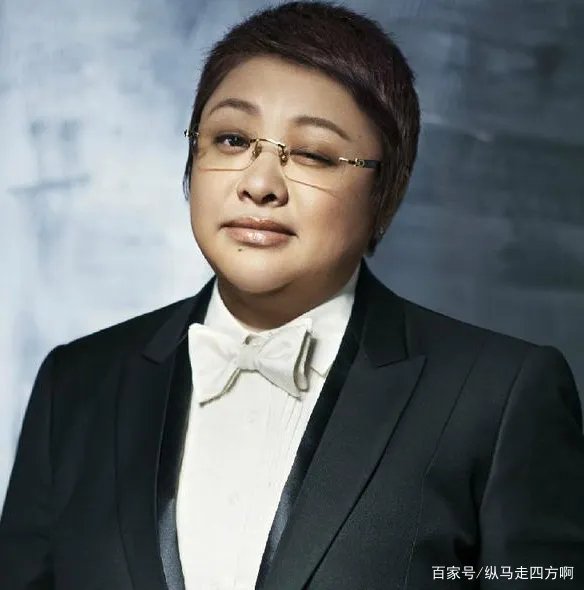 49岁韩红近照!暴瘦34斤,饿到想吃狗粮,这是怎么回事?