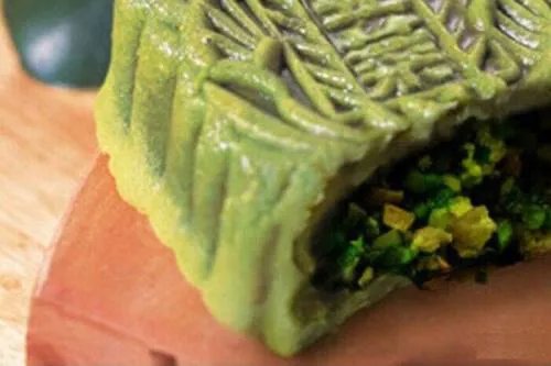 螺蛳粉等奇葩月饼畅销,网友对此有何表示?