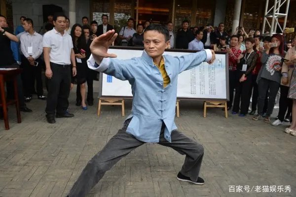 马云节目上问星爷：我一天进账百亿，星爷一句话让马云佩服，他是怎么说的？