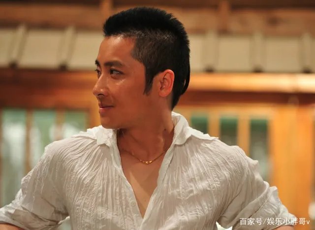 黄鹤翔26年前的《九妹》,谁注意到了MV女配角?如今怎样?