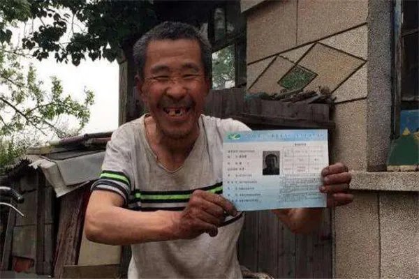 71岁老人5次高考终圆梦,究竟是为了什么?