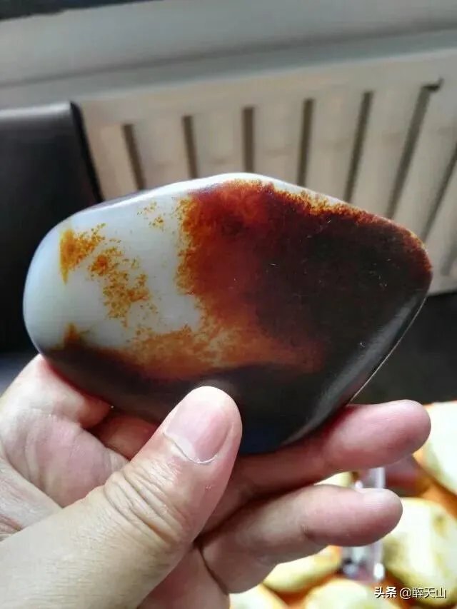 石友们,把你们的新疆和田玉、籽料原石和天然奇石发个图出来让石友们看看学习下?