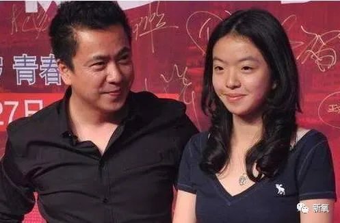 王中磊闺女晒长腿照,娱乐圈大佬们的千金都长什么样?