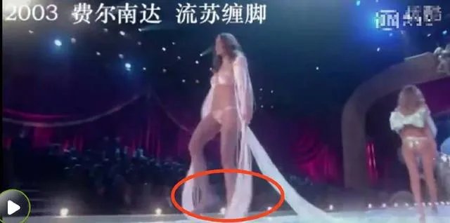 #维密大秀#有哪些维密天使曾经在维密T台上跌倒过?