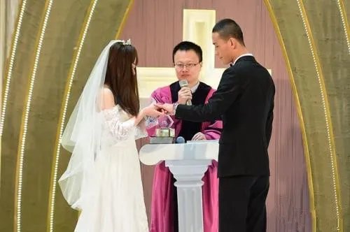 证婚词锦集 证婚人选什么人比较合适