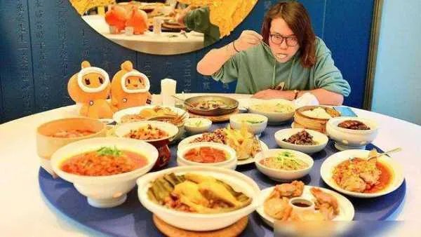 李子柒VS浪胃仙解约,为何网民评价完全相反?
