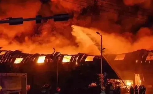 昆明呈贡一仓库起火了,导致其起火的原因是什么?