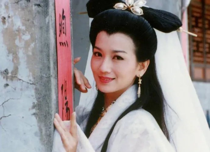 窈窕淑女,君子好逑,影视剧中哪些演员你觉得很美?是一见钟情的女神?