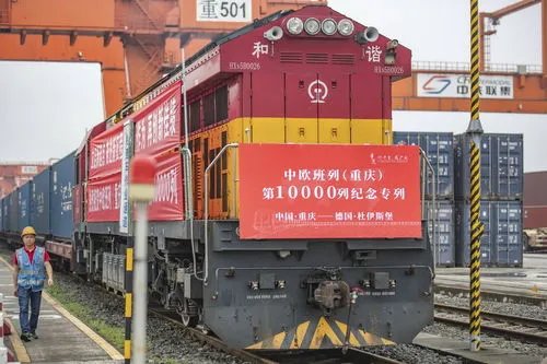 中国首条中欧班列线路——中欧班列开行突破1万列,这意味着什么呢?