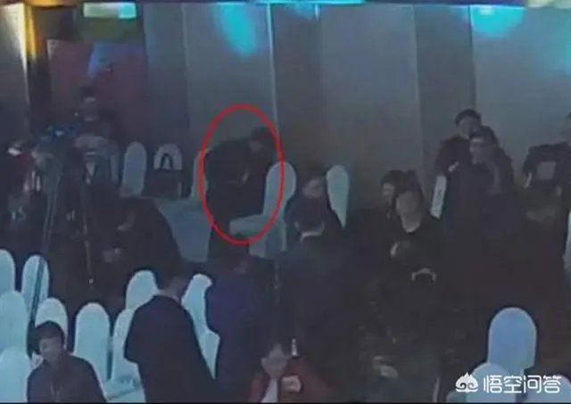 男子“八进宫”在派出所痛哭,老婆每次说同一句话“我们等你回来”,这事你怎么看?